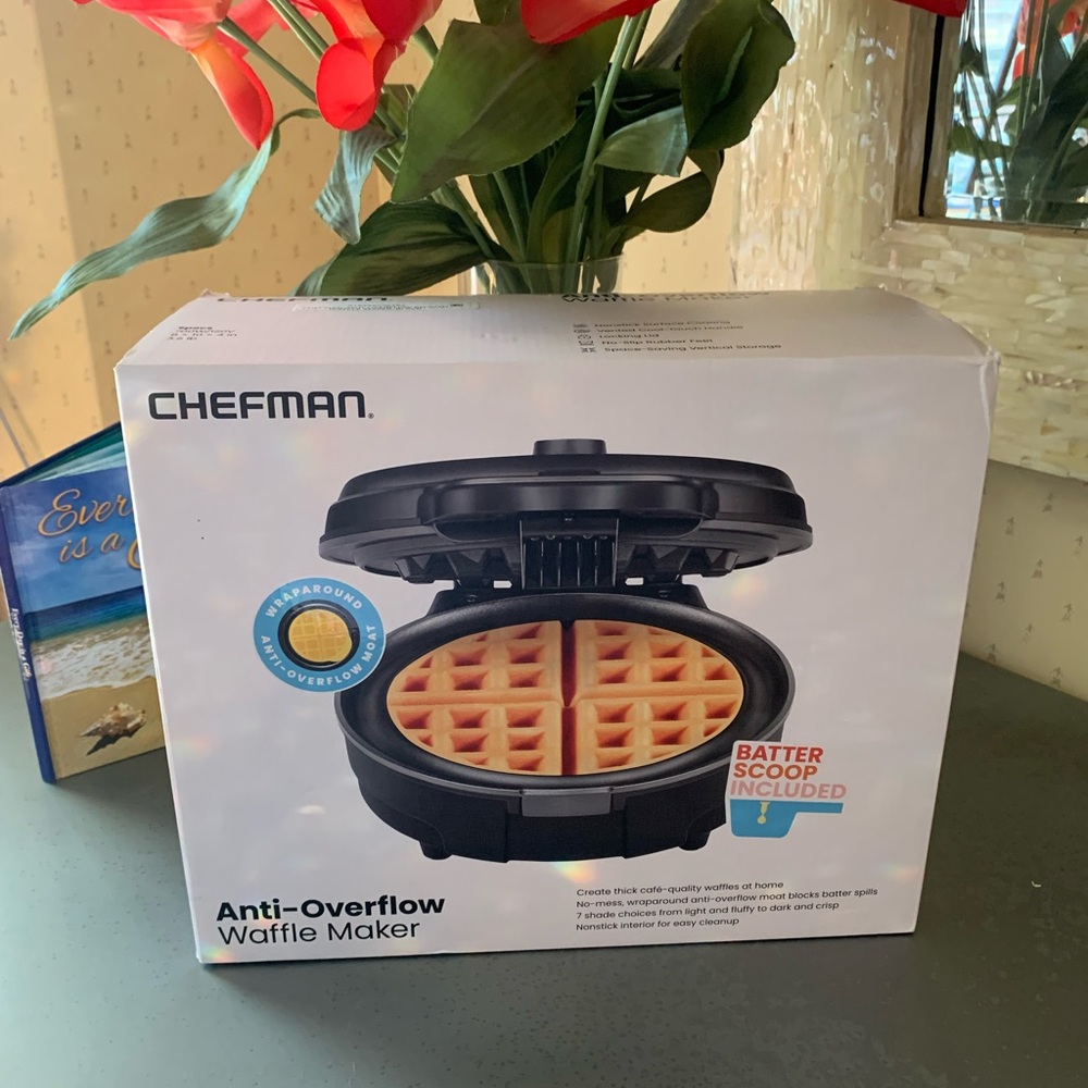Chefman BLACK anti-overflow Belgian Waffle maker, NEW SEALED. Non stick surface.